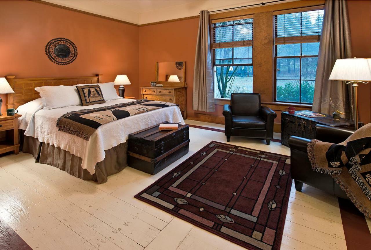 Mccloud Hotel エクステリア 写真