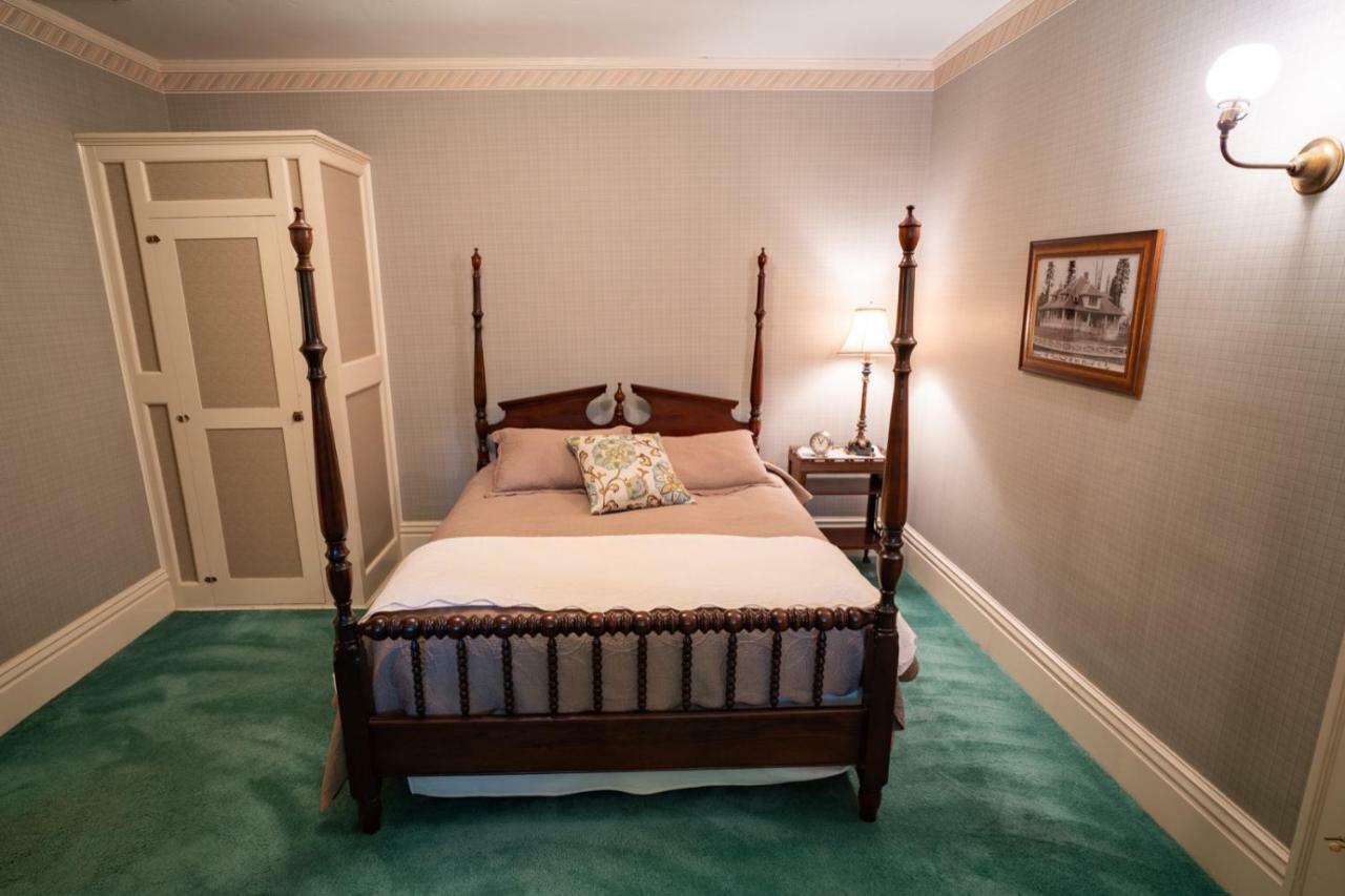 Mccloud Hotel エクステリア 写真
