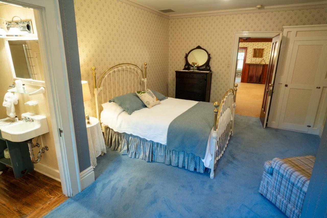 Mccloud Hotel エクステリア 写真