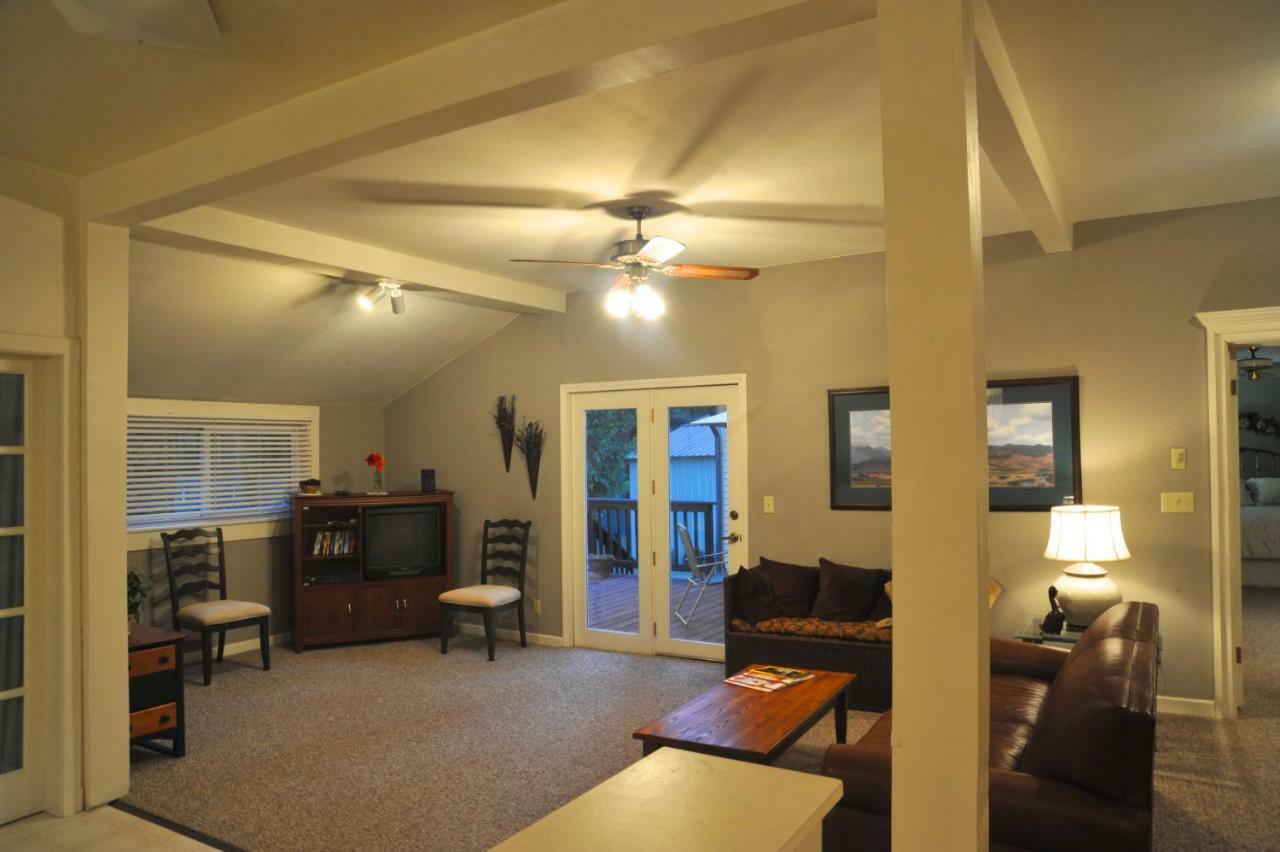 Mccloud Hotel エクステリア 写真